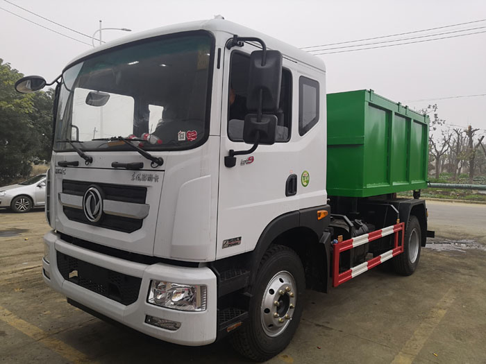 Garbage removal vehicle