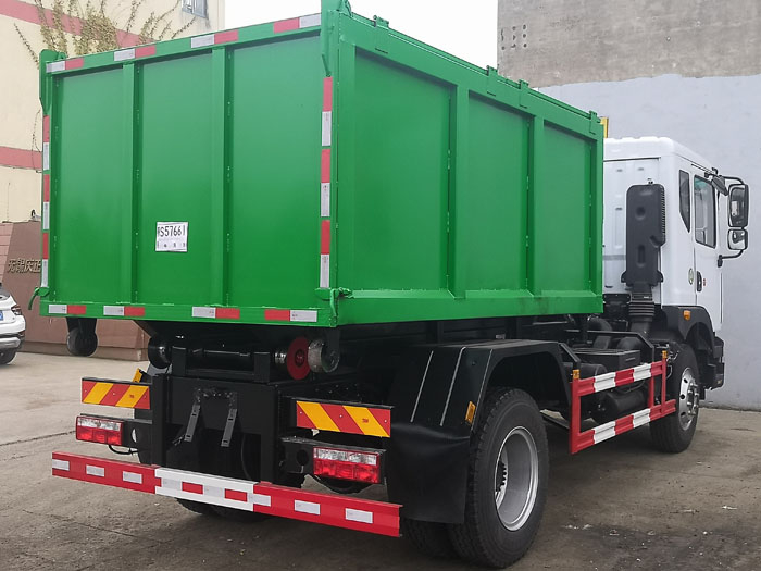 Garbage removal vehicle